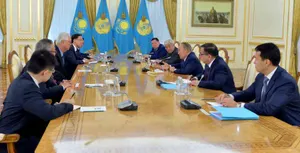 Нурсултан Назарбаев встретился с парламентарием из Сингапура