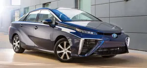 Toyota представила водородный седан Mirai