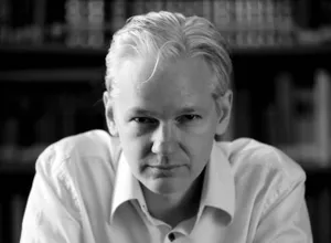 Создатель WikiLeaks стал лауреатом премии Союза журналистов РК