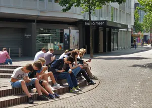 Еуропалық Одақта 16 жасқа дейінгі жасөспірімдерге әлеуметтік желілерге тыйым салуды қарастыруда