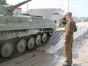 В казахстанских воинских частях готовят технику к зиме