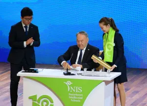 Учить китайский и английский языки посоветовал президент учащимся НИШ