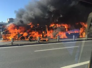 Взорвался пассажирский автобус в Стамбуле (ВИДЕО)