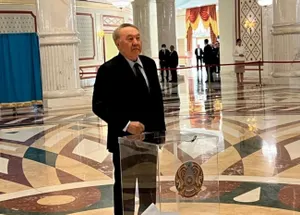 Назарбаев проголосовал на референдуме