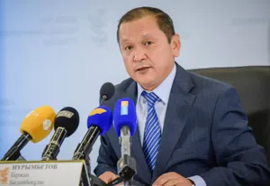 Понижать зарплату иностранцам или повышать казахстанцам, решает работодатель – Минтруда