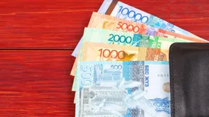 Как будут выплачивать 42 500 тенге за июль