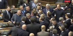 Депутаты Верховной Рады устроили жесткую драку