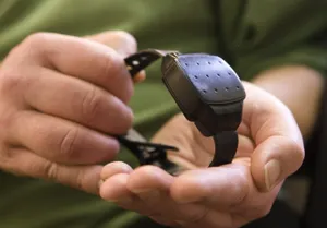 Электронные браслеты наденут отбывшим срок педофилам с 2022 года в РК