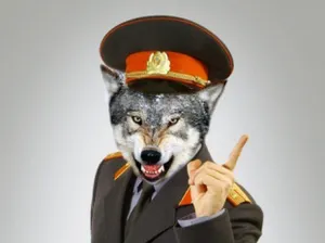 Двое полицейских в Темиртау напали на женщину в подъезде