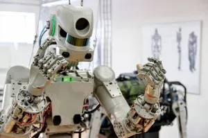 «Федора» научат говорить на английском и китайском языках