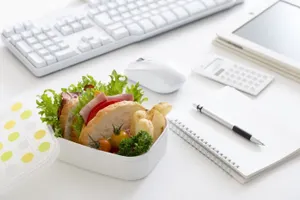 Как питаться в офисе без риска поправиться – диетолог