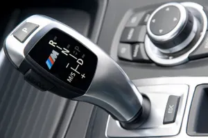 Россиянам разрешили сдавать на права на «автомате»