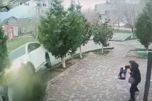 Түркістан облысында әйел бір күнде екі рет балаларды қағып кетті