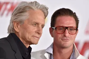 Майкл Дуглас заставлял своего старшего сына разносить марихуану