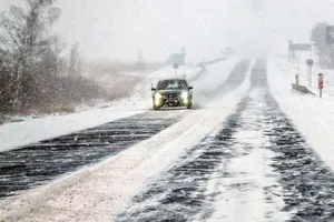 Метель и гололед ожидаются на большей территории Казахстана