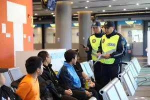 Кастет у подростка обнаружили полицейские в аэропорту Алматы