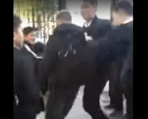 Шымкентские школьники избили мальчика (ВИДЕО)