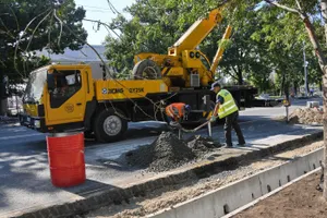 После критики депутата в акимате Алматы пообещали отремонтировать инновационный асфальт