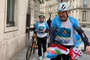 Пенсионер из Актау на велосипеде доехал до Парижа