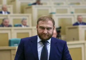 Российского сенатора арестовали во время заседания Совета Федерации