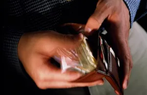 Среднемесячная зарплата в Алматы в 2013 году – 137 тыс. тенге