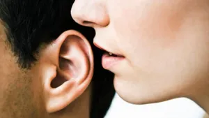 В Китае шепот сочли непристойностью