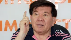 Мухтара Шаханова предлагают исключить из Союза писателей