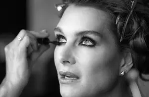 Актриса Брук Шилдс сделала капсульную коллекцию косметики M.A.С