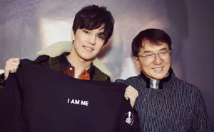 Димаш Кудайберген и Джеки Чан обменялись подарками