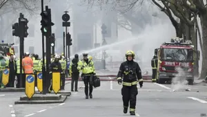 В центре Лондона второй день продолжается пожар