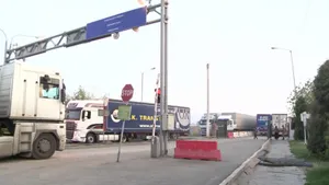 Сотни грузовых автомашин застряли на границе с Узбекистаном