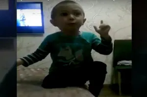 Маленький мальчик «угрожает» маме (ВИДЕО)