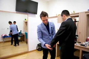 Казахстанский дизайнер создал коллекцию одежды для театраЭксклюзив