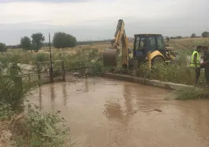 Русло реки Карагайлы укрепляют спасатели Алматы