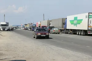 Километровые заторы на казахстанско-российской границе объяснили в МИДе