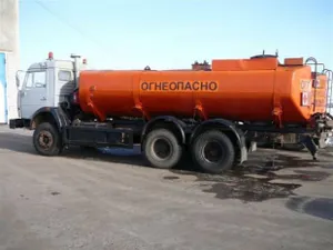 Груженый бензовоз опрокинулся на трассе в Жамбылской области