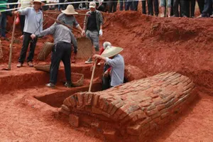 Гробница с «мостом в загробный мир» найдена в Китае