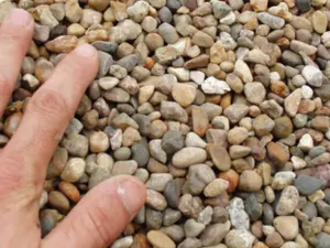 За добычу гравия с берега реки задержан 30-летний мужчина в ЮКО