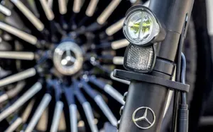 Mercedes начал выпускать электрические самокаты