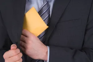 На 3,5 года за подстрекательство к взятке осужден житель Атырау