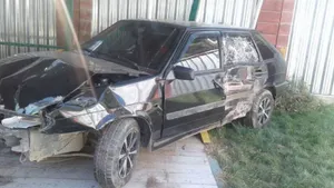 В Алматы автомобиль сбил ребенка и врезался в детский сад