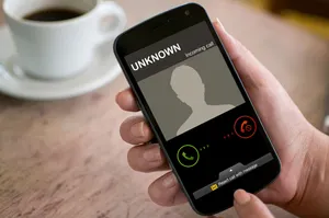 Почему нельзя отвечать на звонки с незнакомых номеров словом «да»