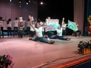 Танцевальный флеш-моб среди детей провели полицейские Алматы