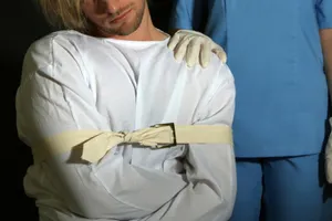 Психикалық ауруы бар қылмыскерлердің қазақстандықтарға қауіп төндіретінін сенатор мәлімдеді