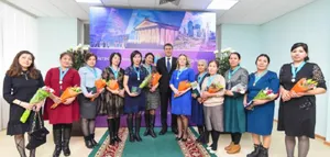 Асет Исекешев наградил многодетных матерей