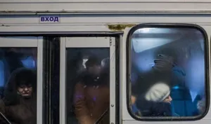 Семилетнему мальчику зажало голову в автобусе в Караганде