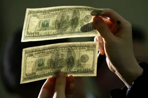 Более 8 тысяч фальшивых долларов пытался сбыть житель Атырау