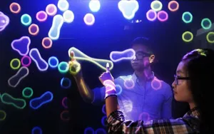 Представлен прозрачный сенсорный дисплей TransWall