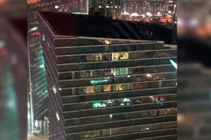 Женщина вылезла из окна 32-го этажа в Нур-Султане