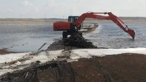 Более 4 тысяч спасателей борются с паводками